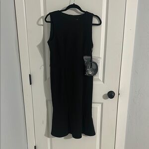 IVY + BLU Black Sleeveless Sheath Dress with Belt Size 6